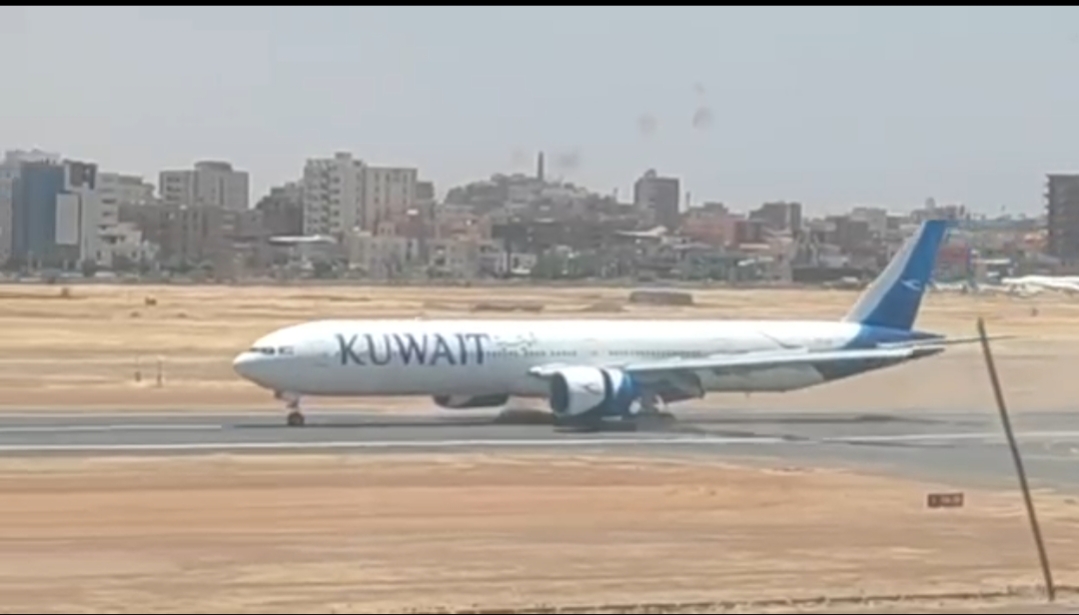 First Kuwaiti Aircraft Lands at Khartoum Airport – Sudan Events